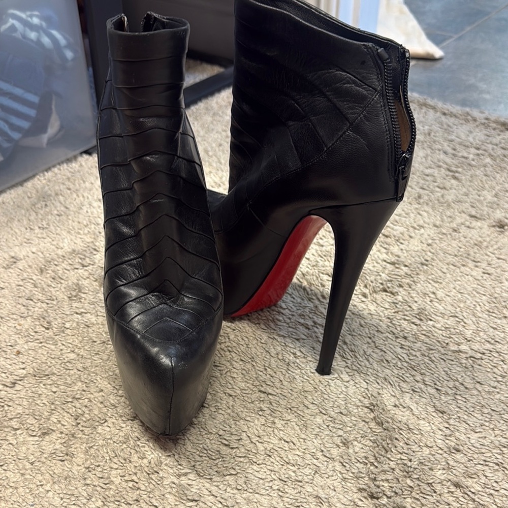 Black High-Heel Platform Ankle Boots - Women's Fashion Booties